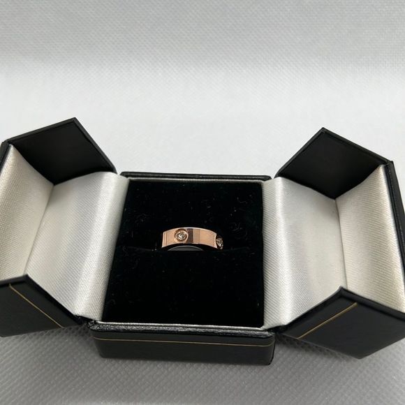 Rose gold stainless steel Diamond band - Picture 2 of 3